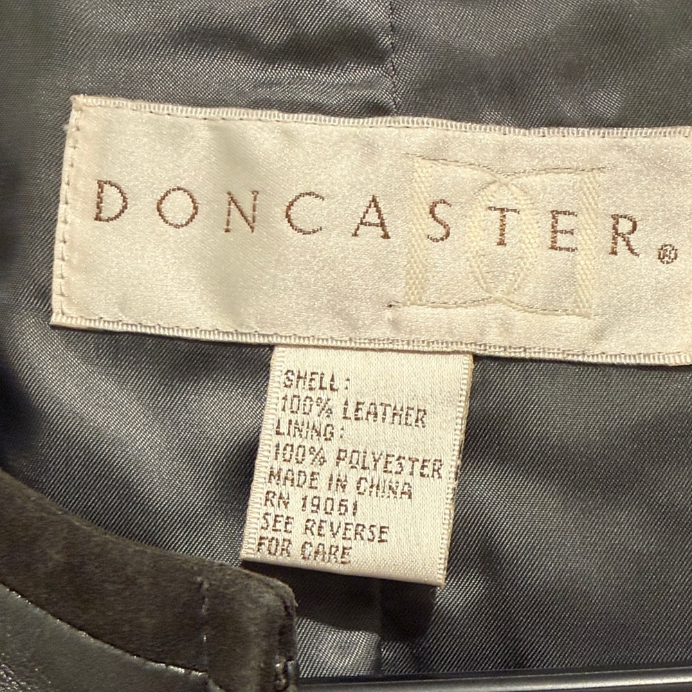 Vintage Doncaster Elegant gray Leather Blazer - Picture 2 of 5